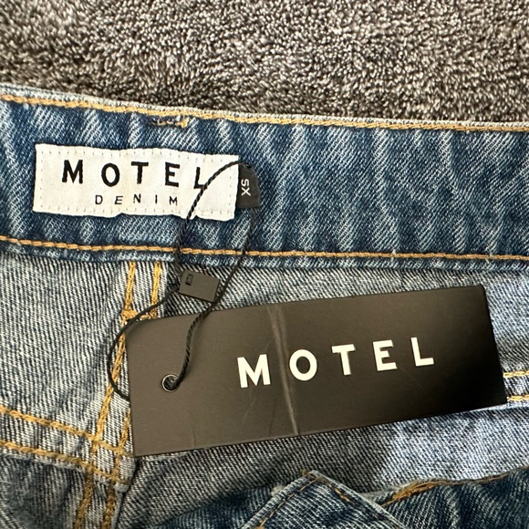 MOTEL Women's Cut Out Straight Leg Denim Blue Jean, Mid Wash, Size XS/33L - Picture 5 of 9